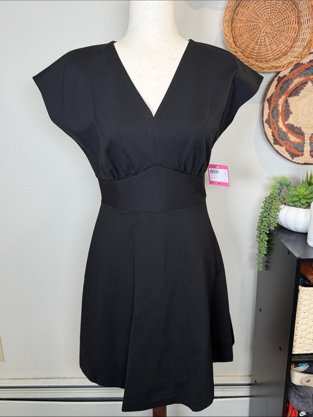 NEW Kate Spade Ponte VNeck Black Mainline Stretch Knit Cap Sleeve Dress Medium